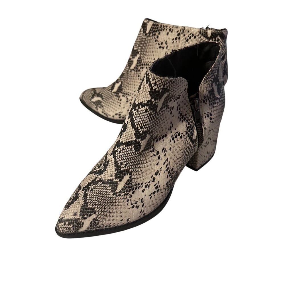 Seychelles black and white snake print leather boots size 7